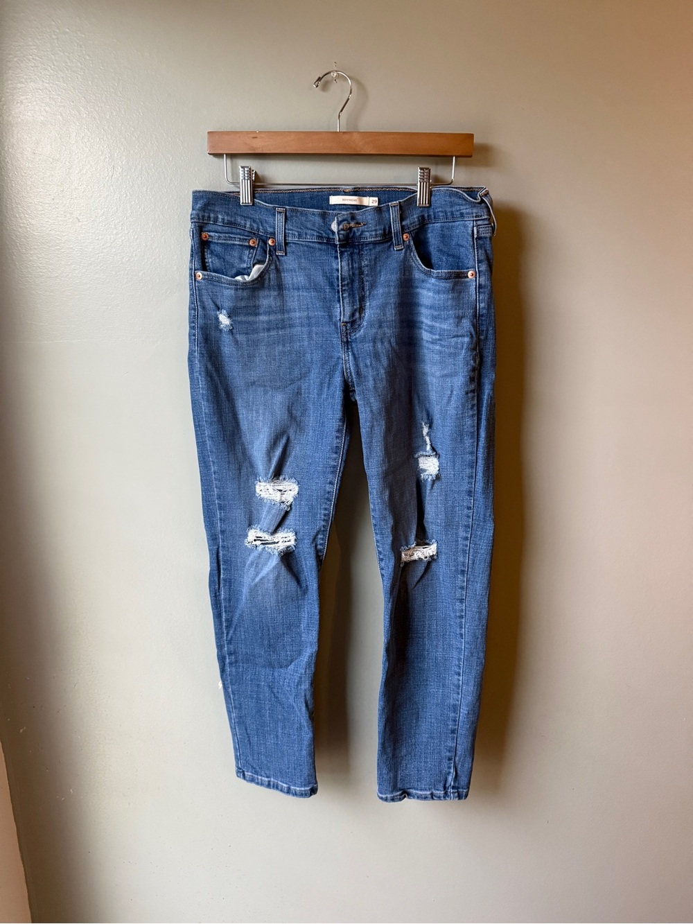 Levi’s Boyfriend Distressed Jeans – Women’s Size 29